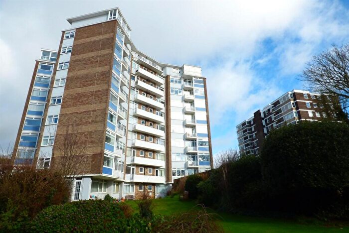 3 Bedroom Flat To Rent In Furze Hill, Hove, BN3