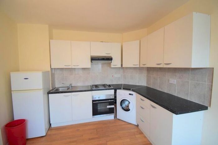2 Bedroom Flat To Rent In Bow Road, London, E3