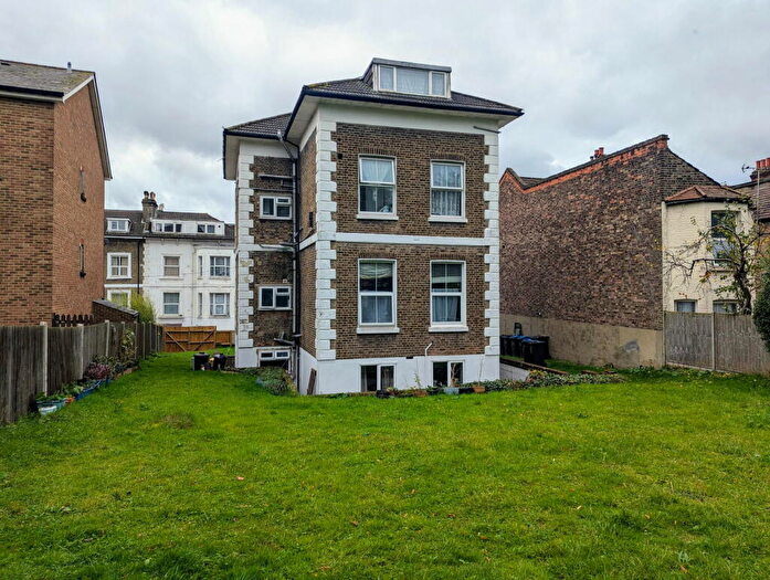 2 Bedroom Flat To Rent In Eldon Park, London, SE25