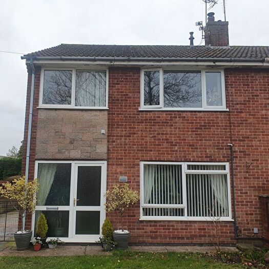 3 Bedroom Semi-Detached House To Rent In Morton Road, Pilsley, S45