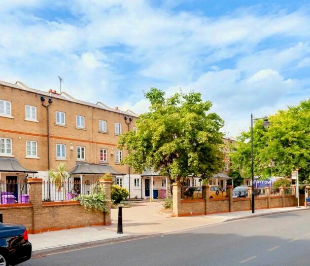 3 Bedroom Town House To Rent In Jodrell Road, London, E3