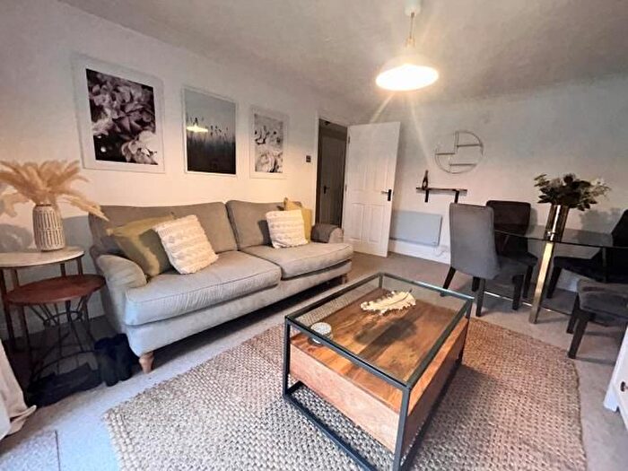 2 Bedroom Flat For Sale In Gould Close, Newbury, RG14