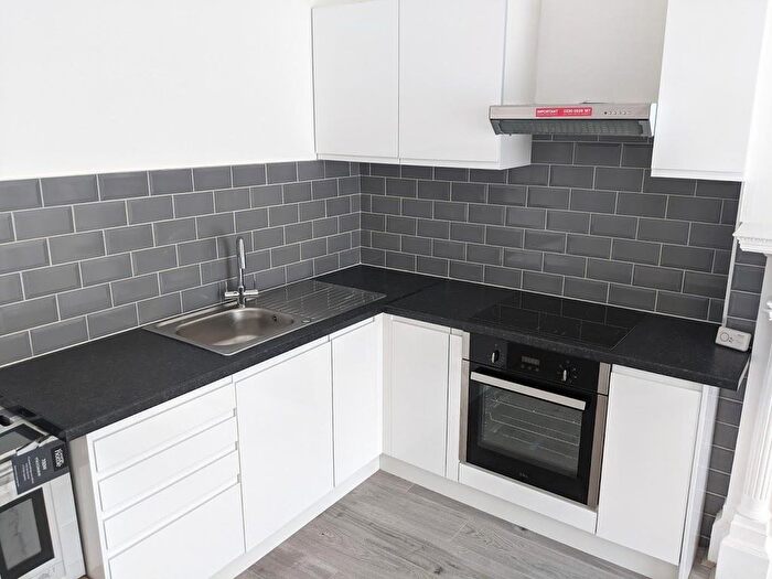 1 Bedroom Flat To Rent In Granville Road, London, N12