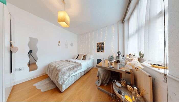 5 Bedroom Semi-Detached House To Rent In Bute Avenue, Lenton, Nottingham, NG7