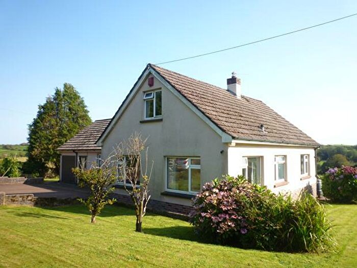 3 Bedroom Bungalow To Rent In North Road, Holsworthy, EX22