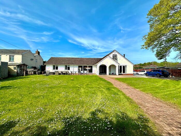 6 Bedroom Detached Bungalow For Sale In The Range, Henlade, Taunton, TA3