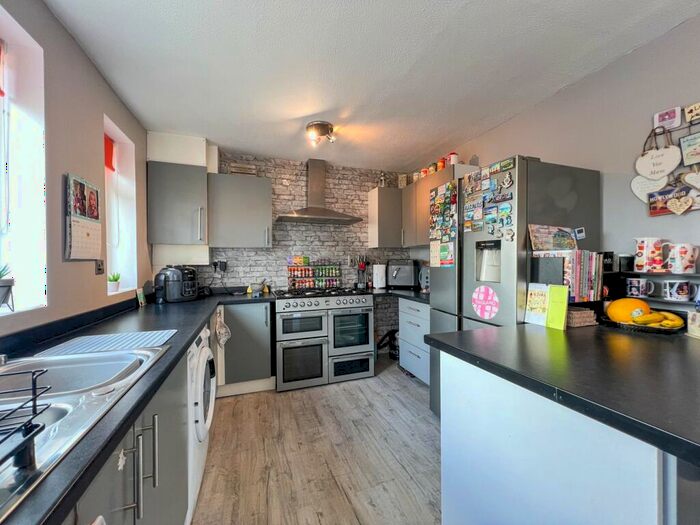 3 Bedroom Terraced House For Sale In Grasscroft Road, Honley, Holmfirth, HD9