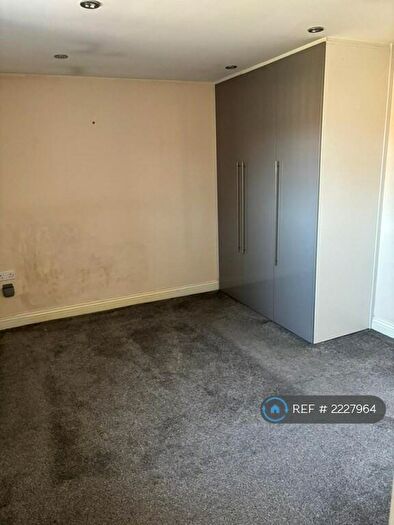 2 Bedroom End Of Terrace House To Rent In Belmont, Slough, SL2