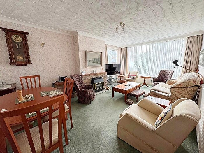 2 Bedroom Detached Bungalow For Sale In Siddeley Avenue, Kenilworth, CV8