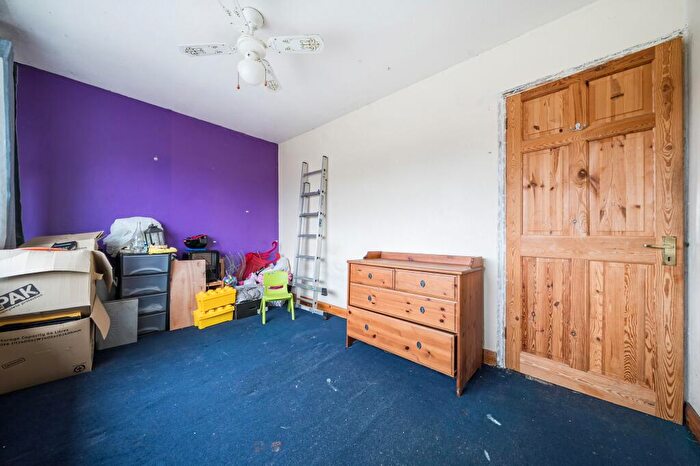 2 Bedroom Apartment For Sale In Sommerville Close, Faversham, ME13