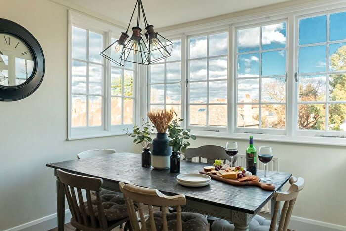 3 Bedroom Flat To Rent In Malbrook Road, Putney, London, SW15