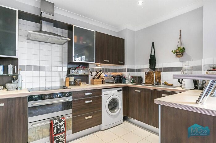 2 Bedroom Apartment To Rent In Tottenham Lane, Crouch End, London, N8