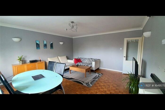 2 Bedroom Flat To Rent In Ian Court, London, SE23