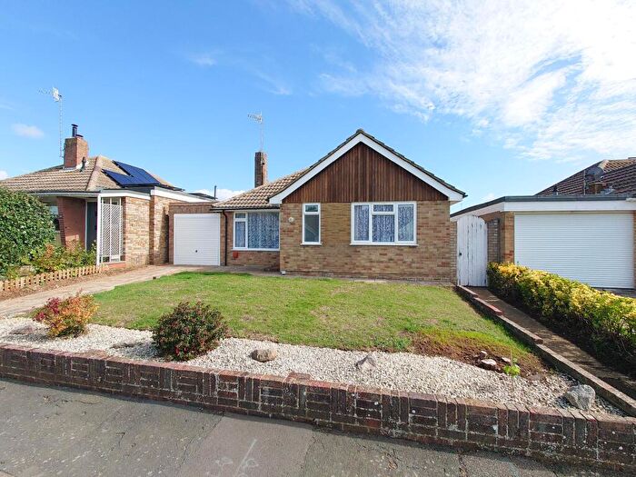 3 Bedroom Bungalow To Rent In Farm Close, Seaford, BN25