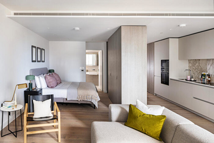 Apartment To Rent In Water Street, London, E14