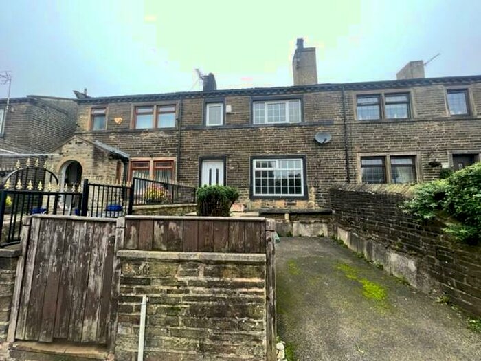2 Bedroom Cottage To Rent In West End, Bradford, BD13