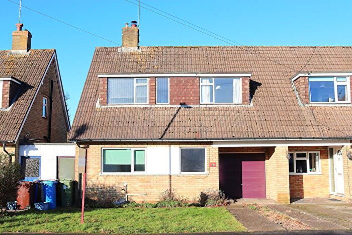 3 Bedroom Semi Detached House For Sale In Cheyne Way, Farnborough, GU14