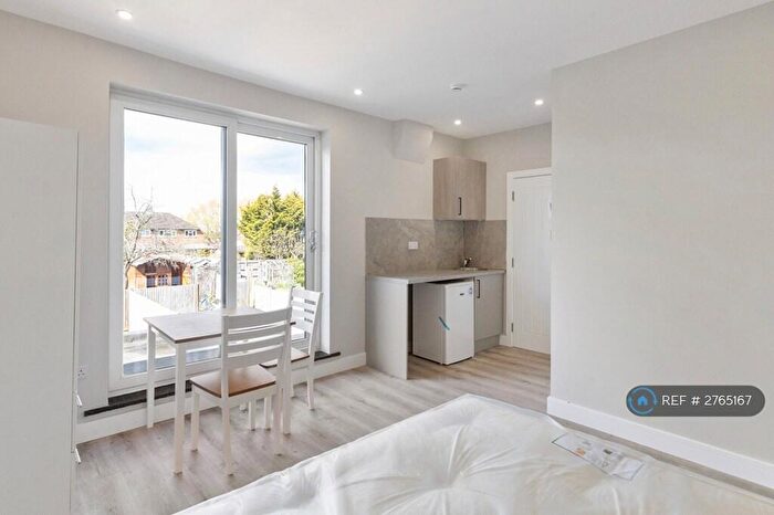 Studio To Rent In Green Lane, London, SE9