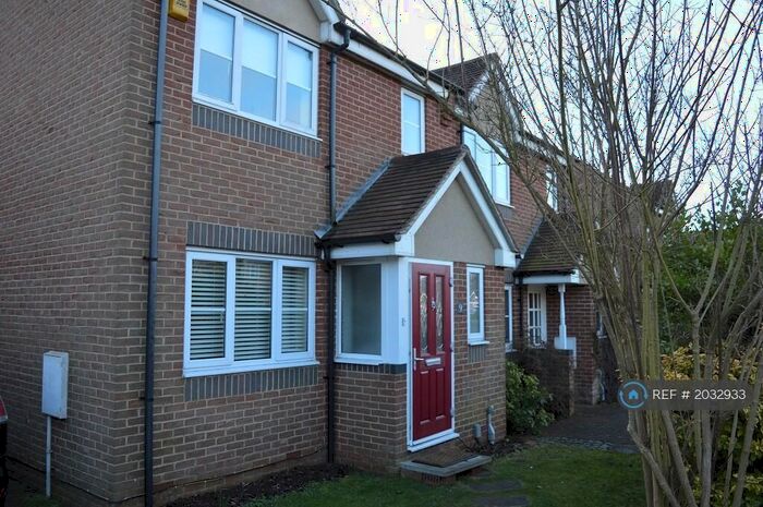 3 Bedroom Semi-Detached House To Rent In Orient Close, St. Albans, AL1