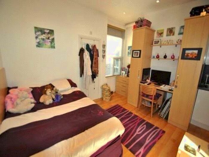 Studio To Rent In Ballards Lane, Finchley, London, N3