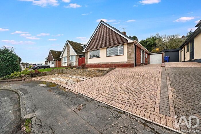 3 Bedroom Detached Bungalow For Sale In Richmond Grove, Stourbridge, DY8