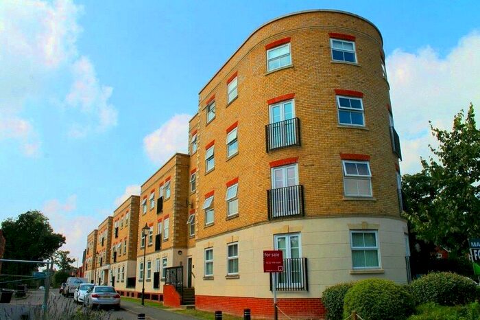 2 Bedroom Flat To Rent In Dickens Heath Road, Shirley, Solihull, B90