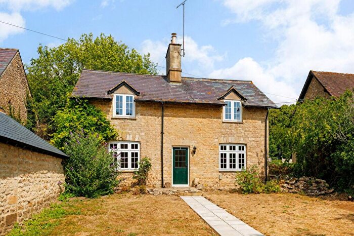 3 Bedroom Detached House To Rent In Dean, OX7