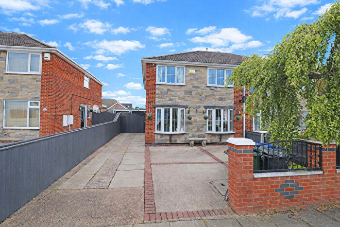 4 Bedroom Semi Detached House For Sale In Sanctuary Way, Wybers, Grimsby, DN37