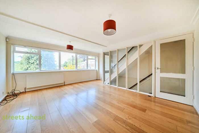 4 Bedroom House For Sale In Chichele Gardens, Croydon, Surrey, CR0