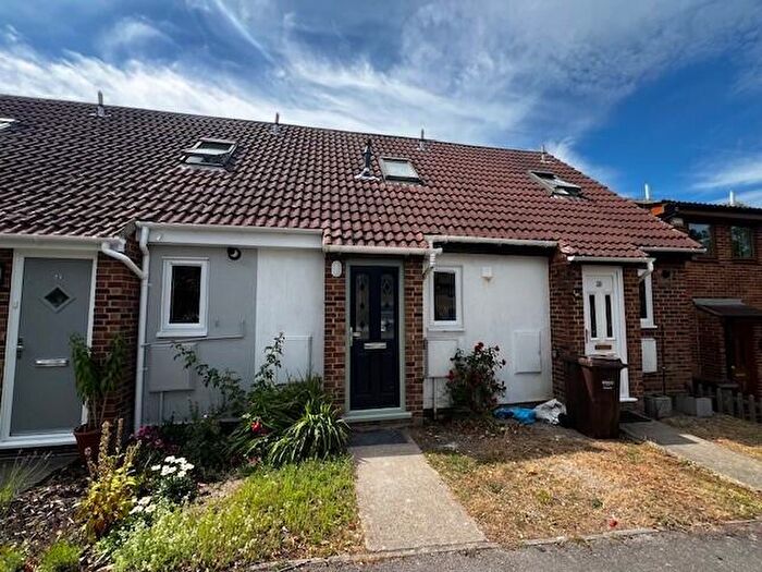 2 Bedroom House To Rent In Flamingo Close, Lordswood., ME5