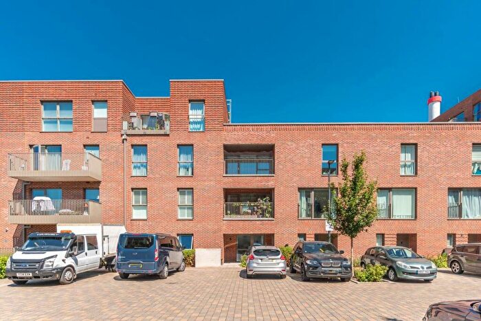 3 Bedroom Flat For Sale In Lensview Close, , Harrow, Harrow, HA1