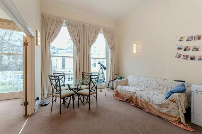 2 Bedroom Flat To Rent In Cornwall Gardens, South Kensington, London, SW7