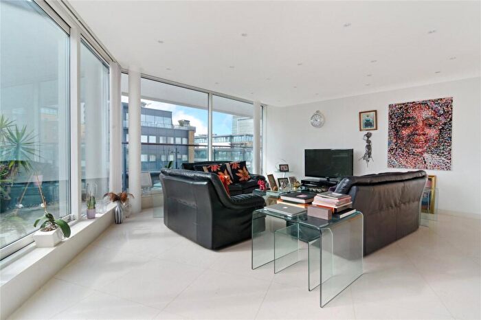 3 Bedroom Apartment To Rent In Boardwalk Place, Canary Wharf, London, E14