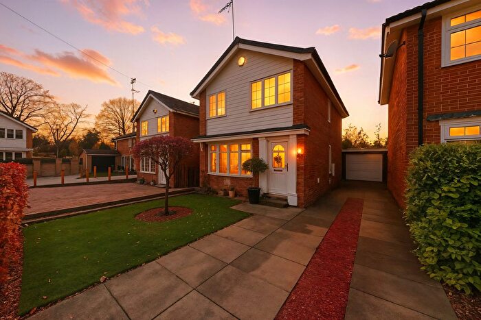 3 Bedroom Detached House For Sale In Cricketers Green, Leeds, LS19