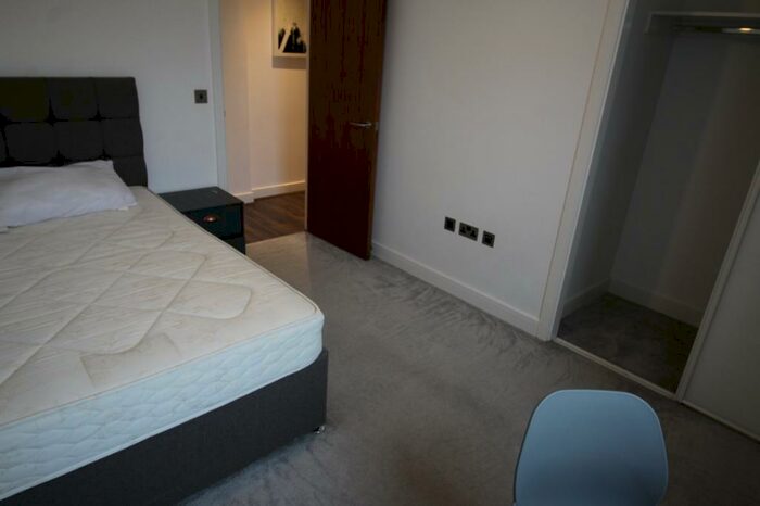 2 Bedroom Penthouse To Rent In Churchill Place, Churchill Way, Basingstoke, Hampshire, RG21