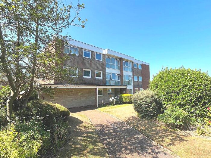 2 Bedroom Flat For Sale In Cockerell Rise, East Cowes, PO32