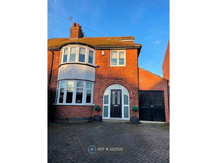 4 Bedroom Semi-Detached House To Rent In Beech Grove, York, YO26