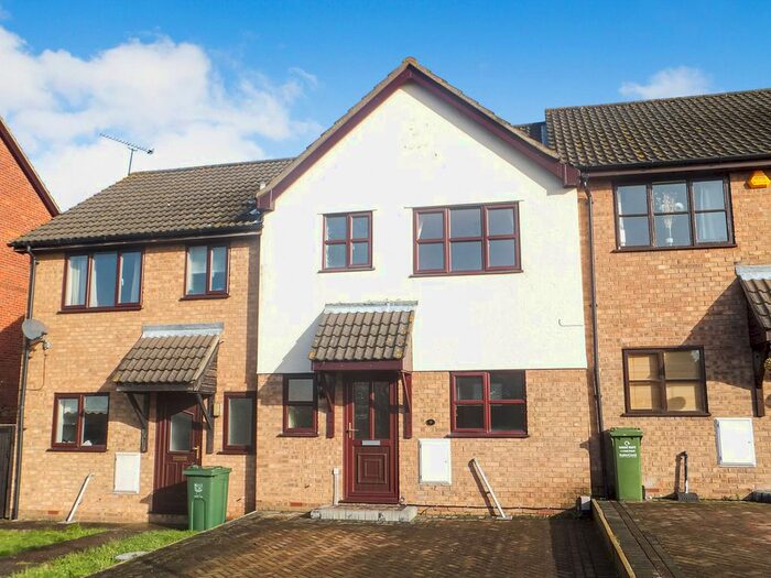 3 Bedroom Terraced House To Rent In Hillwood Grove, Wickford, SS11