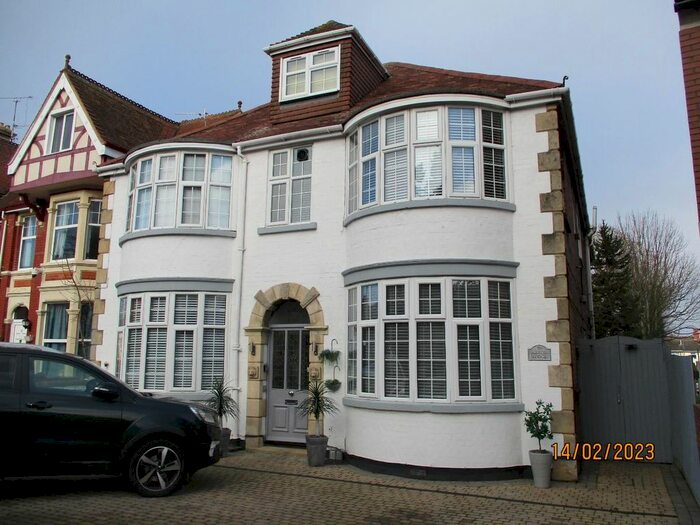 1 Bedroom Property To Rent In Bath Road, Swindon, SN1