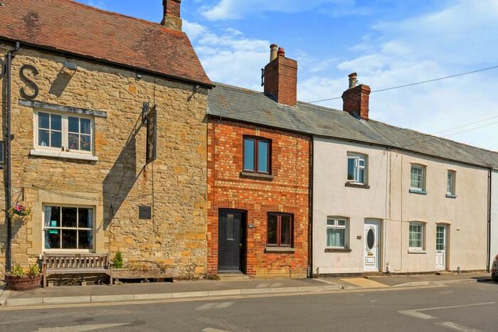 2 Bedroom Terraced House To Rent In Godstow Road-, OX2