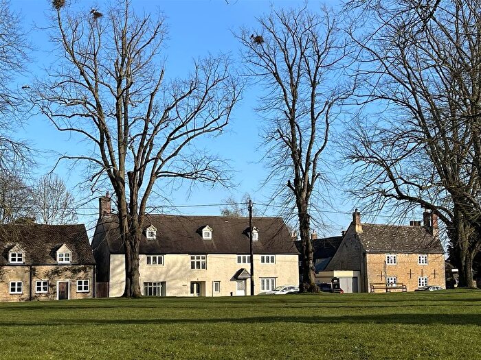 2 Bedroom Maisonette For Sale In Weston Road, Bletchingdon, OX5