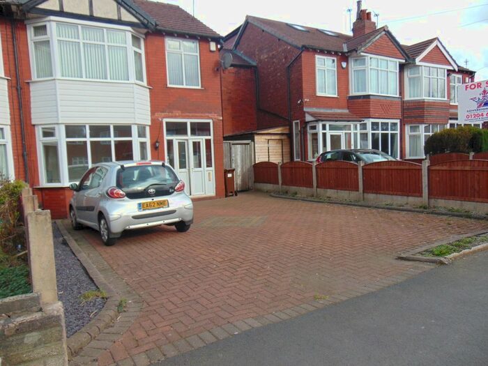3 Bedroom Semi-Detached House To Rent In Dialstone Lane, Stockport, SK2