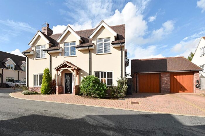 4 Bedroom Detached House For Sale In Outings Lane, Doddinghurst, Brentwood, CM15