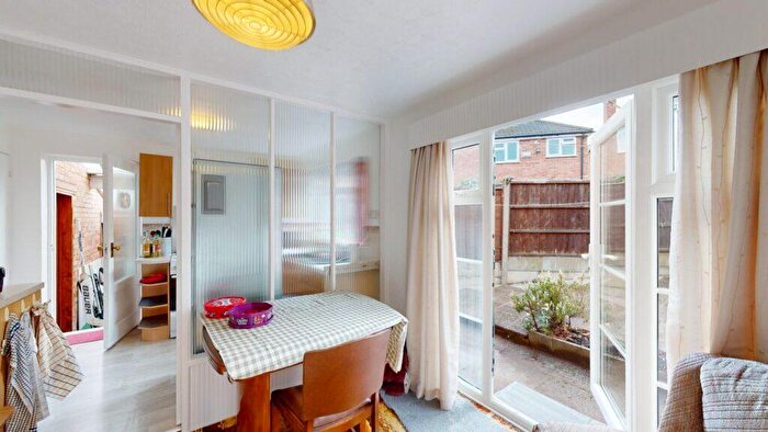 4 Bedroom Semi-Detached House To Rent In Goss Croft, Selly Oak, Birmingham, B29