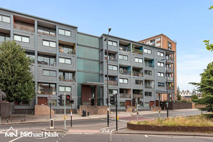 2 Bedroom Flat To Rent In Raines Court, Northwold Road, N16