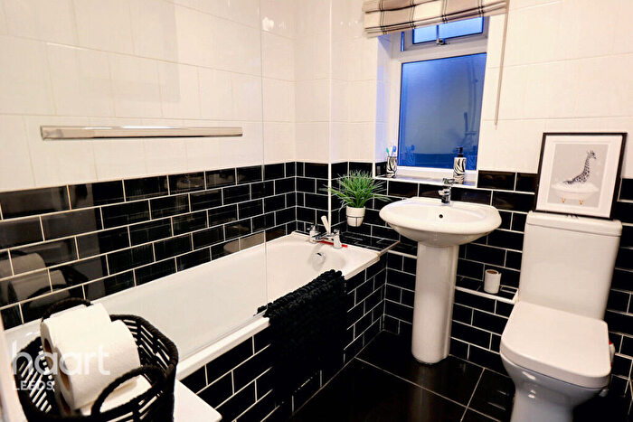 3 Bedroom Semi-Detached House For Sale In White Laithe Gardens, Leeds, LS14