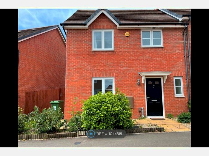 3 Bedroom Semi-Detached House To Rent In Dovecote Close, Redditch, B97