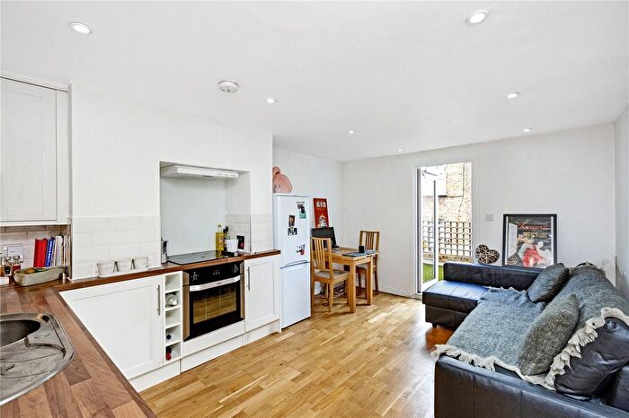 2 Bedroom Flat To Rent In Landor Road, Clapham, London, SW9