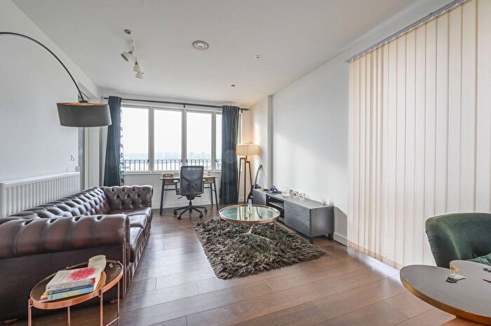 2 Bedroom Flat To Rent In Baillie Apartments, Gallions Reach, London, E16