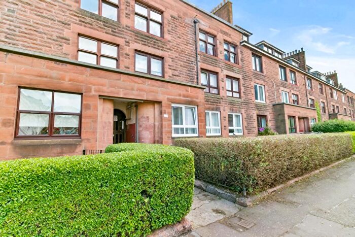 3 Bedroom Flat For Sale In Craigpark Drive, Dennistoun, G31